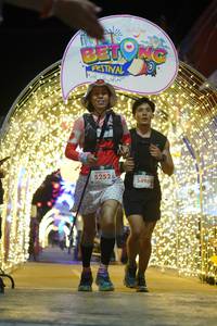 BIB: 5252, 5496
                            <button type="button" onclick="openModal(21830500)" class="btn btn-primary btn-sm float-right btn-popup" data-toggle="modal" data-target=".modal-high-quality">
                        <i class="fas fa-shopping-cart"></i> Add to Cart
                    </button>
                                            <button type="button" onclick="isThisMe(21830500, true)" class="btn btn-success btn-sm float-right btn-popup btn-isme hidden" data-toggle="tooltip" data-placement="bottom" title="นี่คือรูปของคุณใช่ไหม คลิกที่นี่เพื่อเอาเข้าอัลบั้ม">
                        <i class="fas fa-plus"></i> Add to album
                    </button>
                    <button type="button" onclick="isThisMe(21830500, false)" class="btn btn-warning btn-sm float-right btn-popup btn-isnotme hidden">
                        <i class="fas fa-ban"></i> Remove from album
                    </button>